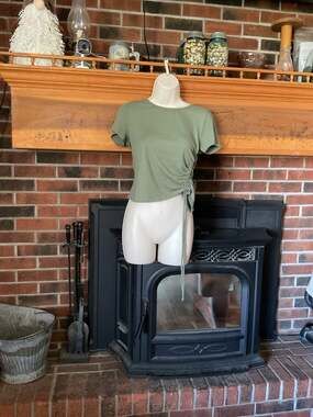 SO Juniors' Sage Green Ribbed Side-Ruched Drawstring Short Sleeve T-Shirt Size S